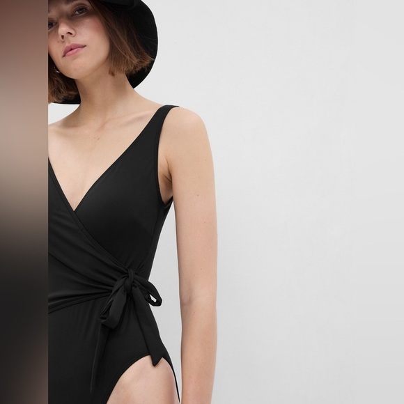 NWT! GAP Black Wrap Front One-Piece Swimsuit - Size Medium 💎 - Picture 3 of 7